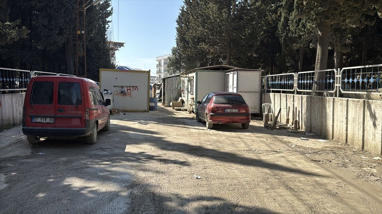 Hatay'da Konteyner Yangını: 1 Ölü, 1 Yaralı