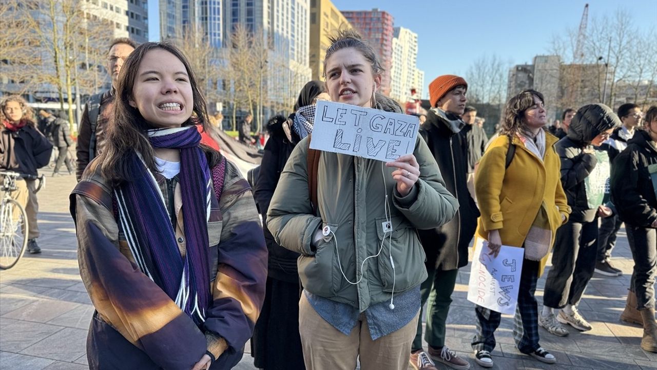 Hollanda'da Gazze Saldırılarına Protesto