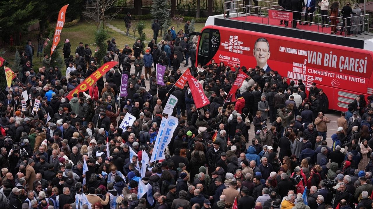 İBB Başkanı İmamoğlu'na Gözaltı Tepkisi: CHP Genel Merkezi'nde Eylem