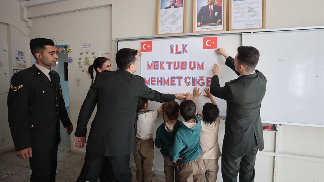 Iğdır'da Öğrencilerden Mehmetçiğe İlk Mektup