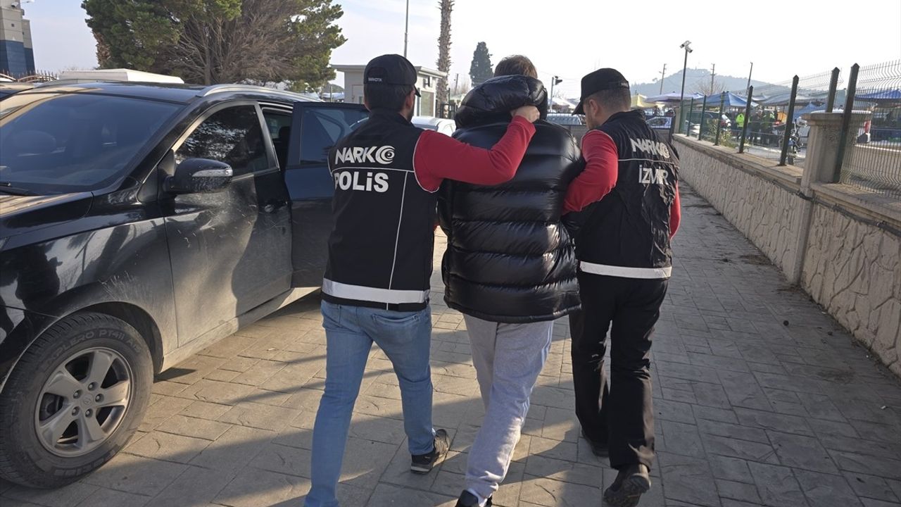 Interpol Tarafından Aranan Uyuşturucu Hükümlüsü İzmir'de Ele Geçirildi