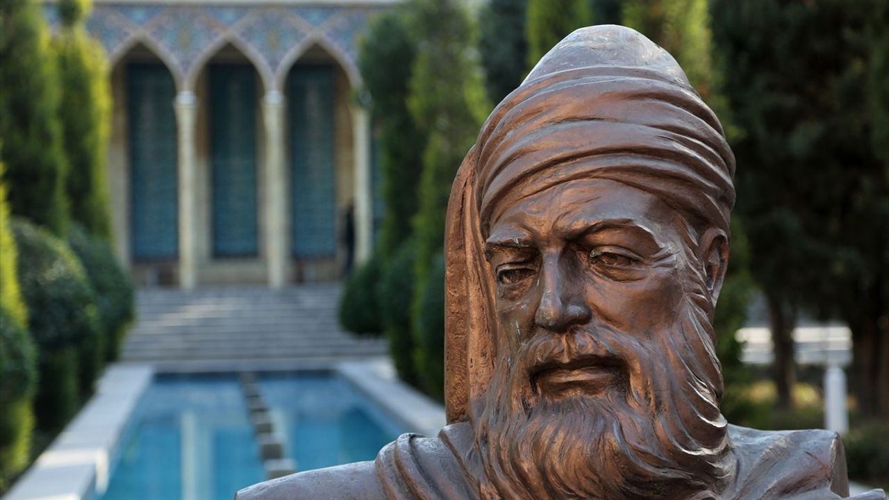 İsfahan'daki Saib-i Tebrizi Anıtı: Şairin Mirasını Yaşatıyor