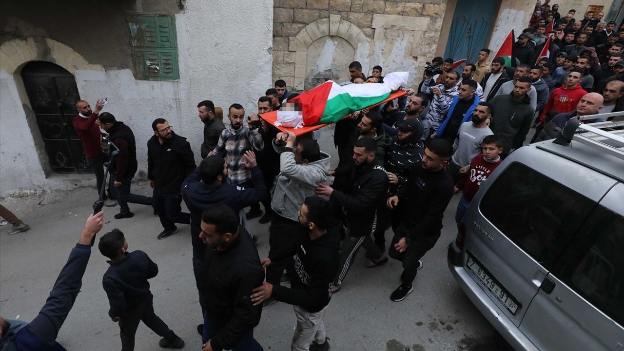 İsrail Ordusunun Cenin Kentindeki Baskınında Filistinli Genç Hayatını Kaybetti