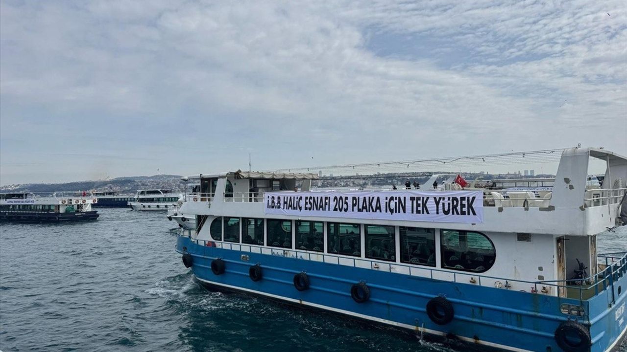 İstanbul Boğazı'nda Tekne İşletmecilerinden İBB'ye Protesto