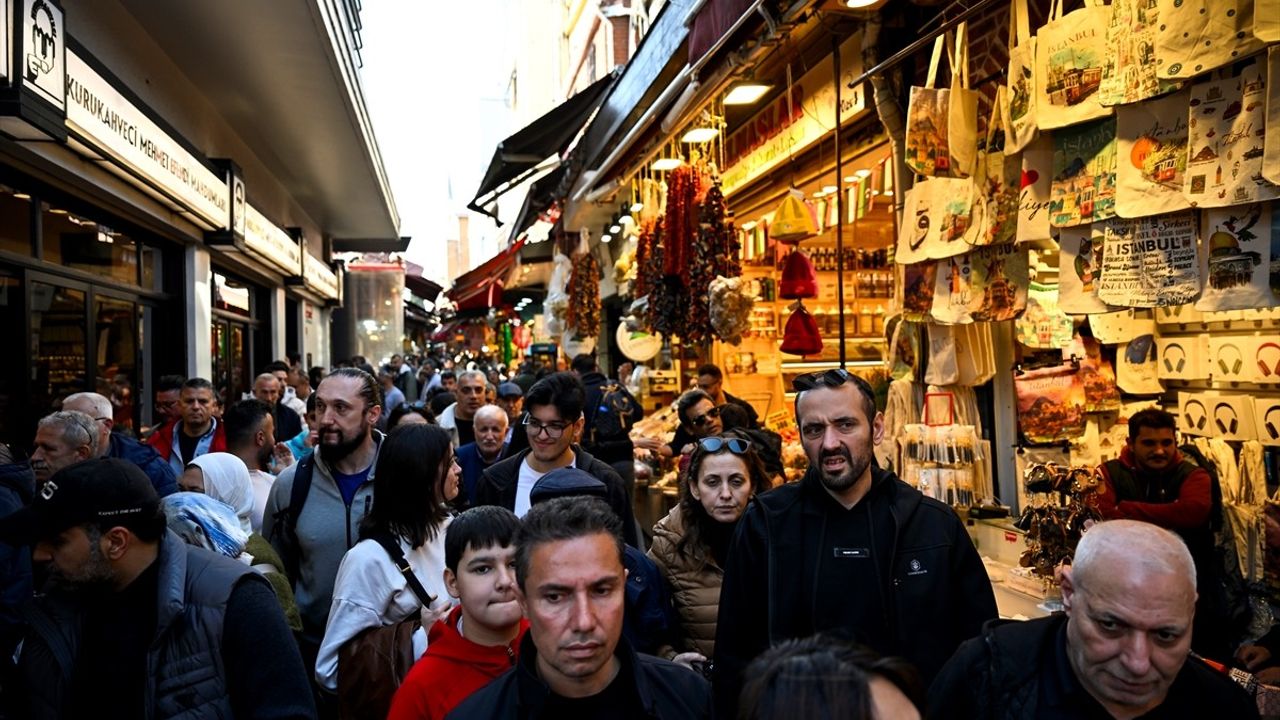 İstanbul'da Arife Gününde Bayram Alışverişi Yoğunluğu