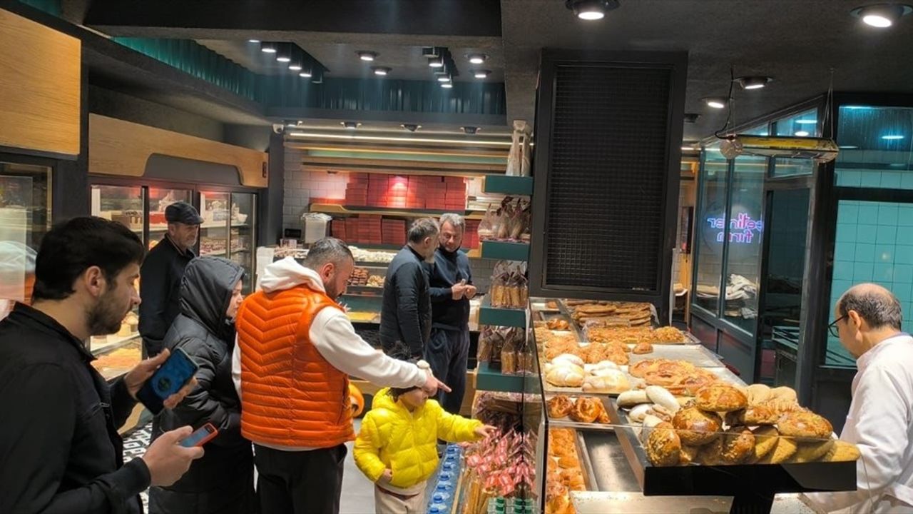 İstanbul'da Ramazan Davulcuları Sahur İçin Göreve Başladı