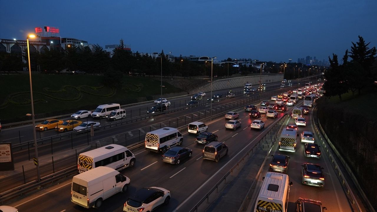 İstanbul'da Trafik Yoğunluğu İle Başlayan Hafta