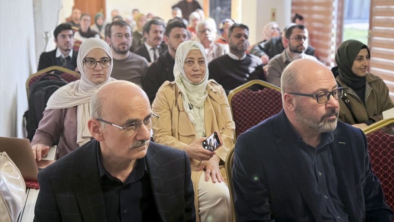 İstanbul'da Vatikan Apostolik Kütüphanesi ve Siyer-i Nebi Yazmaları Üzerine Söyleşi Düzenlendi