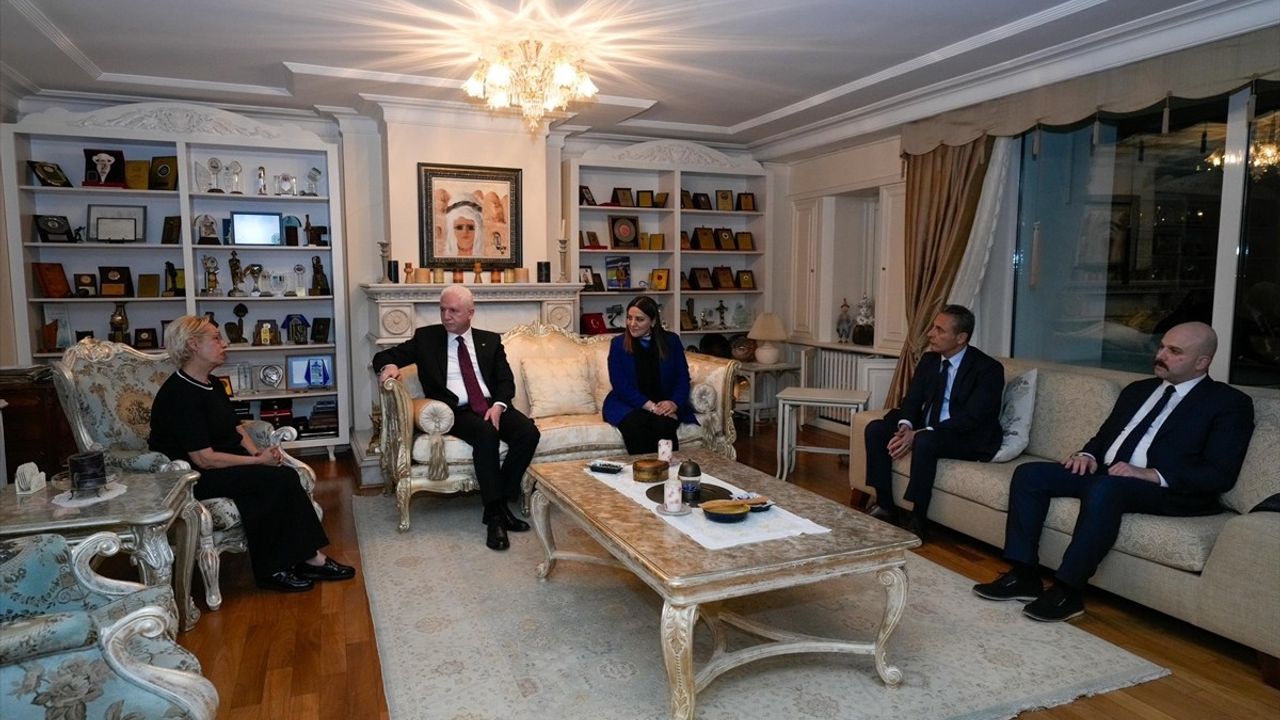 İstanbul Valisi Gül, Edip Akbayram'ın Ailesine Taziye Ziyareti Gerçekleştirdi