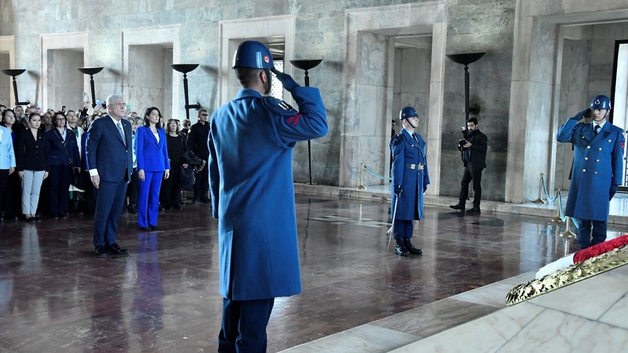 İYİ Parti Genel Başkanı Dervişoğlu Anıtkabir'i Ziyaret Etti