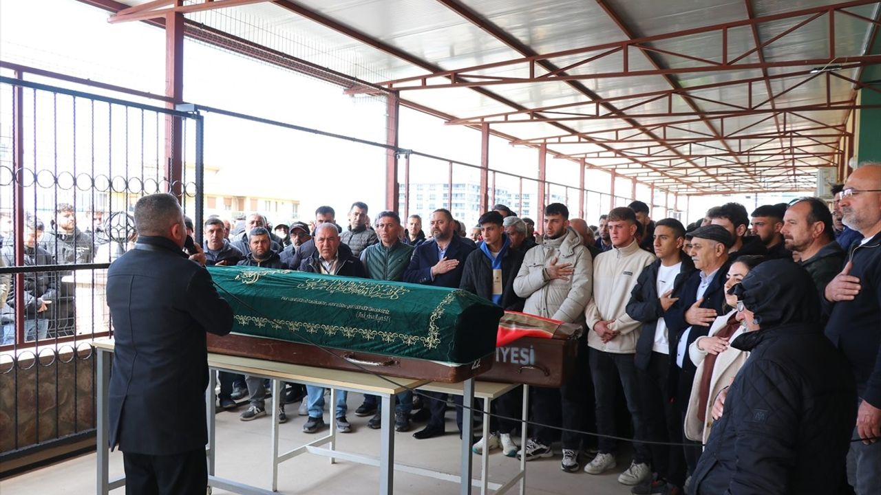 İzmir'de Baba ve Oğulun Trajik Ölümü