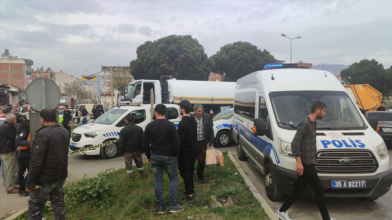 İzmir'de Kamyon Çarpması Sonucu Yaşlı Adam Hayatını Kaybetti