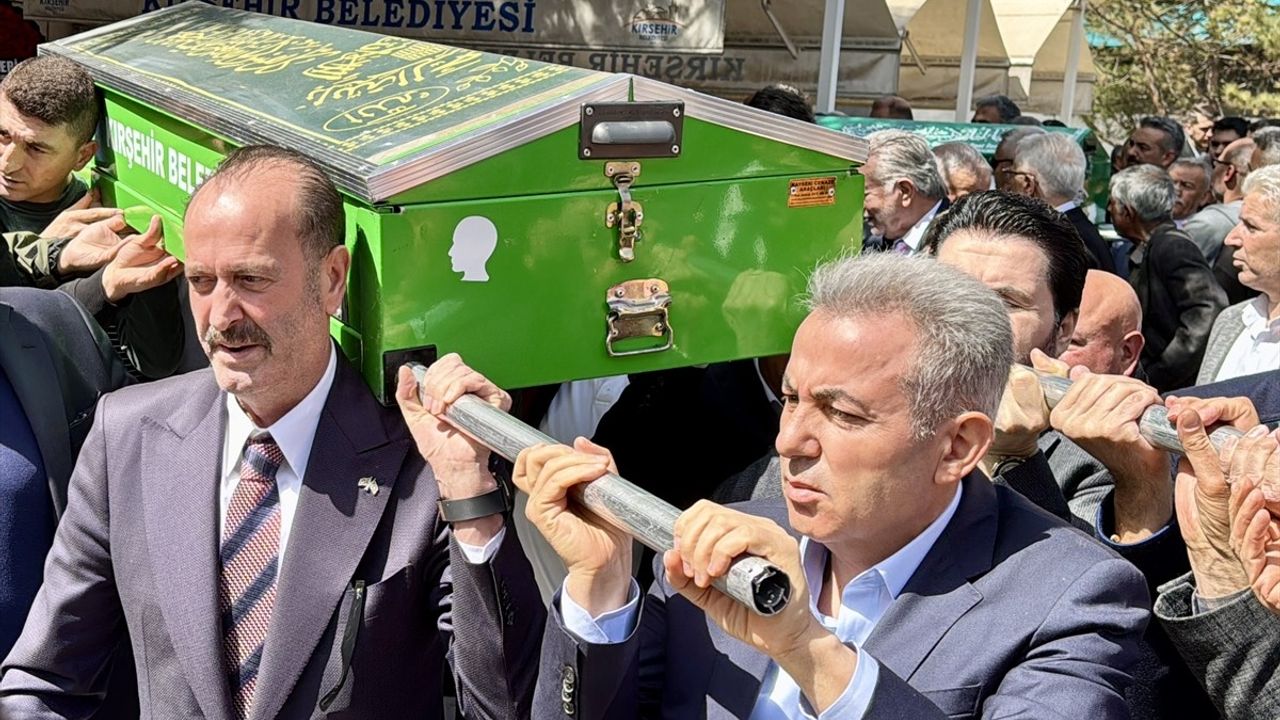 İzmir Valisi Süleyman Elban'ın Babası Ahmet Elban Toprağa Verildi
