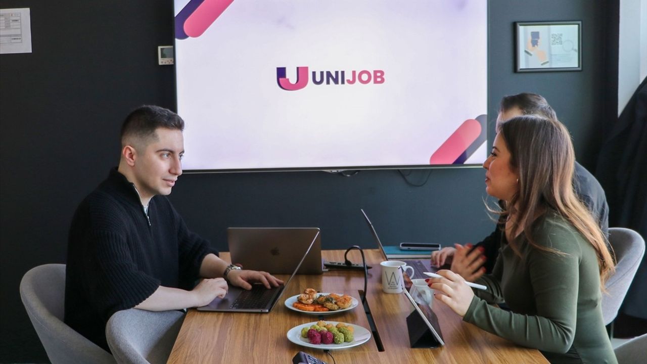 İzmirli Girişimcilerden Öğrencilere İş Fırsatı: UNIJOB