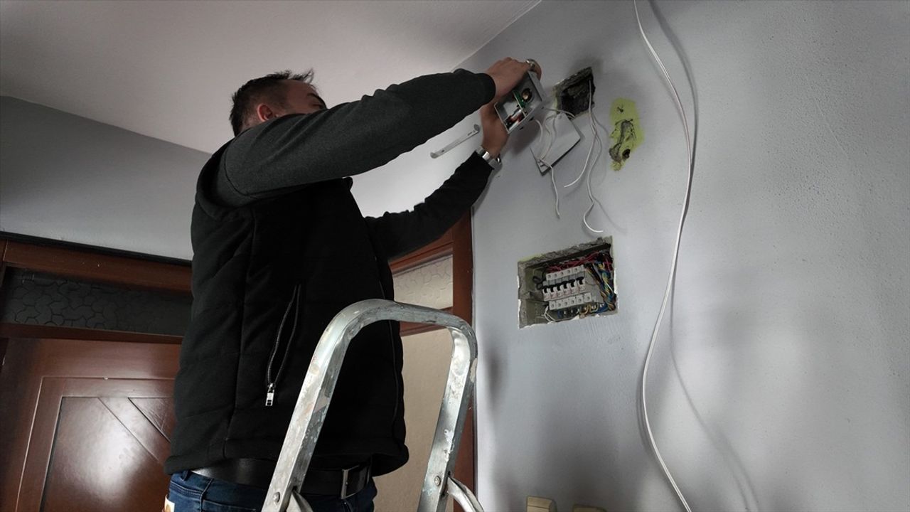 Kahramanmaraş'ta İşitme Engellilere Işıklı Kapı Zili Projesi