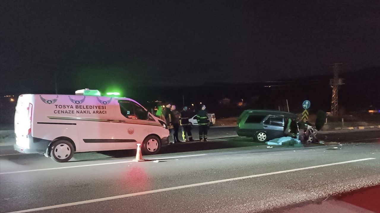 Kastamonu'da Otobüs ve Otomobil Çarpıştı: 1 Ölü, 1 Yaralı