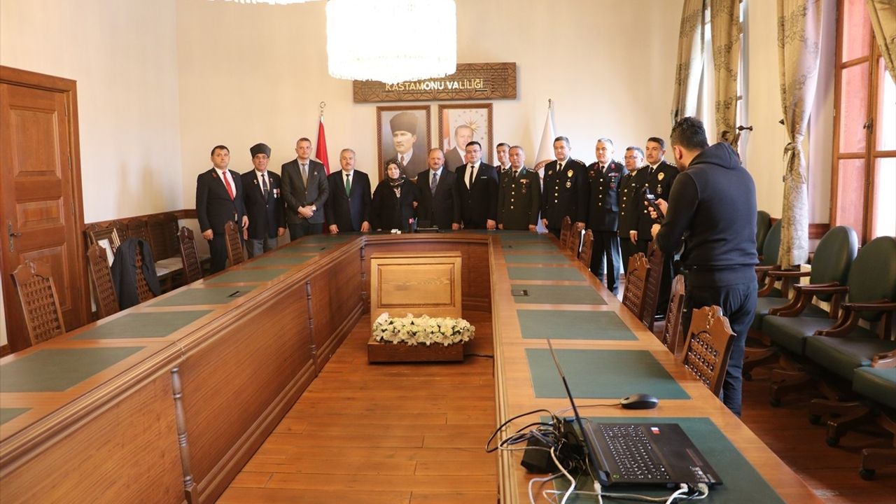 Kastamonu'da Şehit ve Gaziye Devlet Övünç Madalyası Takdim Edildi