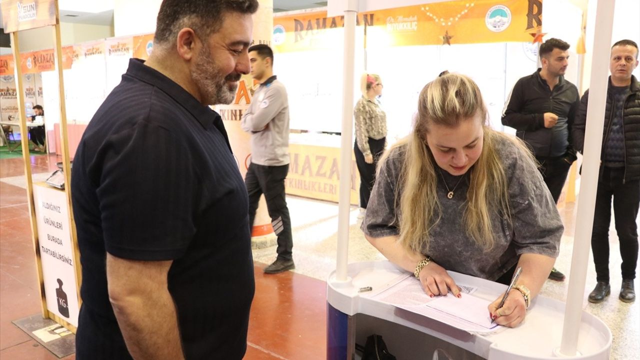 Kayseri'de Gündüz Kuşağı Programlarına Karşı İmza Kampanyası Başlatıldı