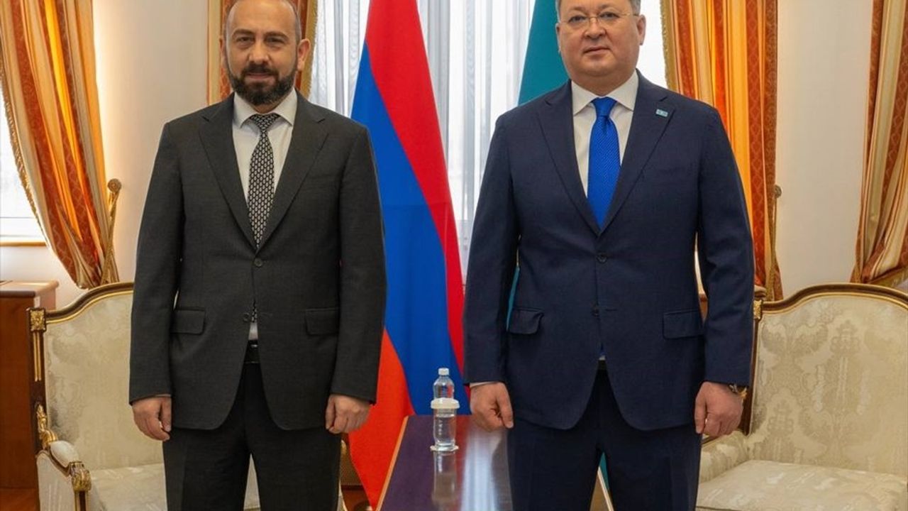 Kazakistan, Azerbaycan ve Ermenistan Barış Anlaşmasını Destekliyor