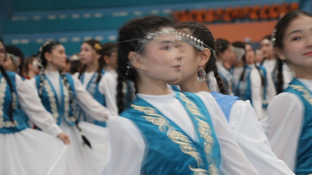 Kazakistan'da Milli Kıyafet Günü Coşkuyla Kutlandı