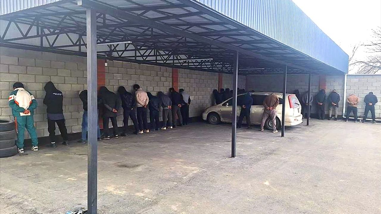 Kırgızistan'da Terör Operasyonları: 30 Şüpheli Gözaltında