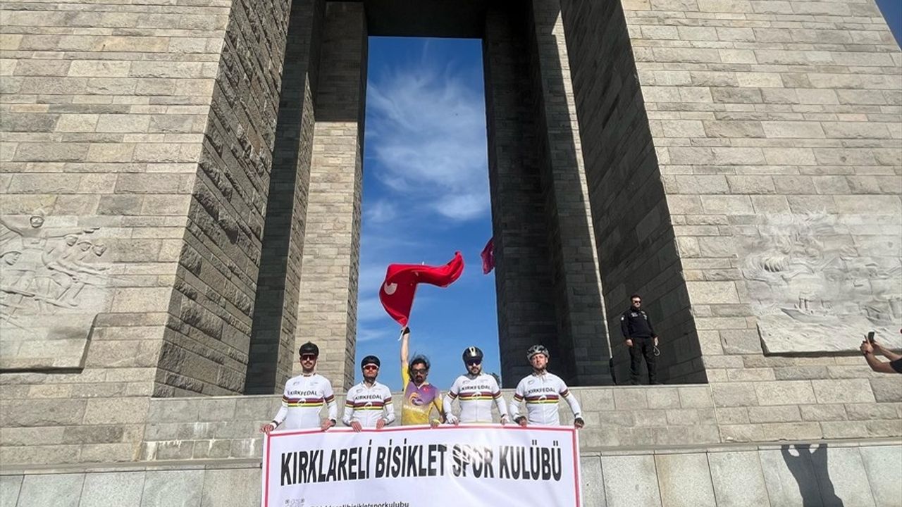 Kırklarelili Bisikletçiler Çanakkale'ye Pedal Çevirerek Şehitleri Anma Günü'nü Kutladı