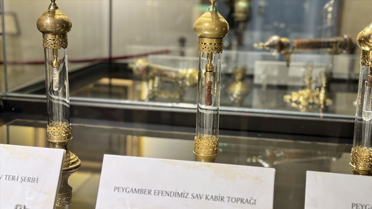 Konya'da Mukaddes Emanetler Sergisi Açıldı