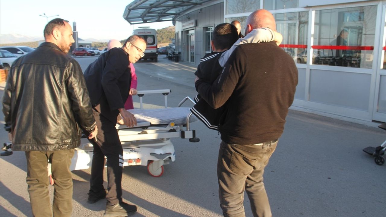 Konya'da Sahipsiz Köpekten Kaçarken Yaralanan Çocuk Hastaneye Kaldırıldı