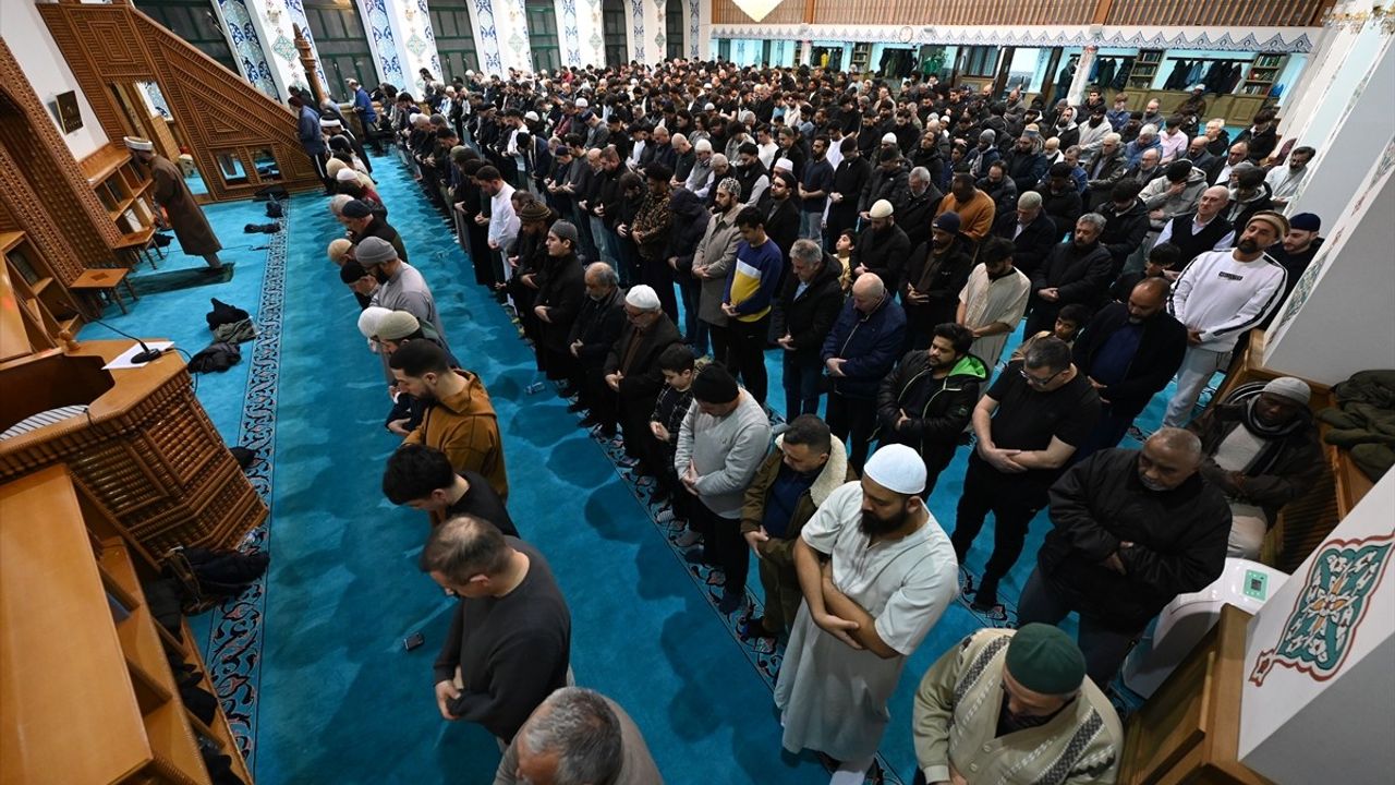 Londra'da Ramazan Ayı Coşkuyla Başladı