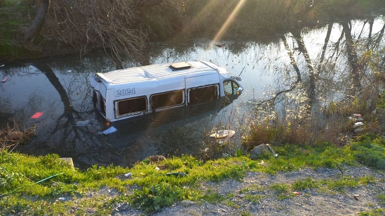 Manisa'da İşçi Servisi Kazası: 8 Yaralı