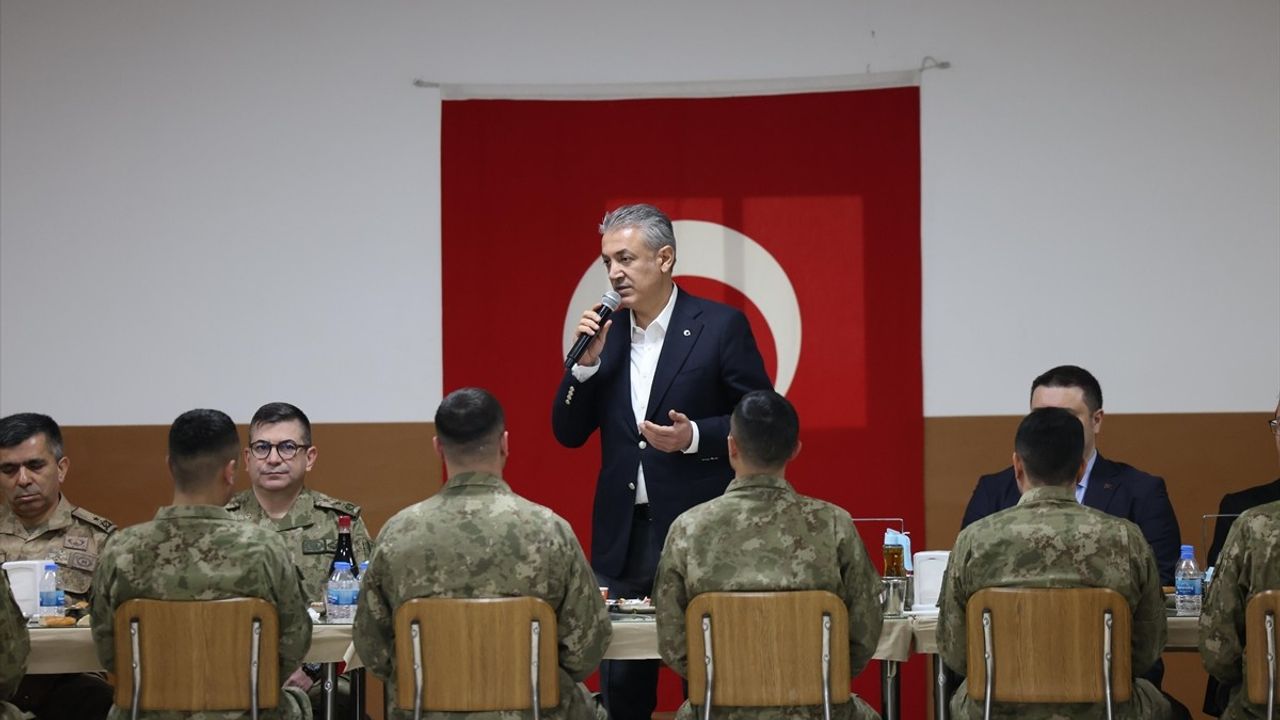 Mardin Valisi Tuncay Akkoyun Askere İftar Verdi