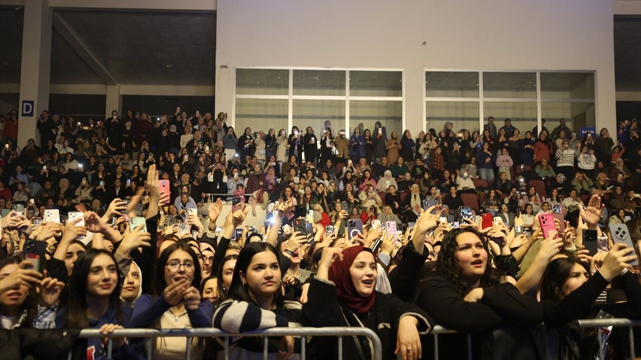 Merve Özbey Iğdır'da 8 Mart Dünya Kadınlar Günü'nü Kutladı