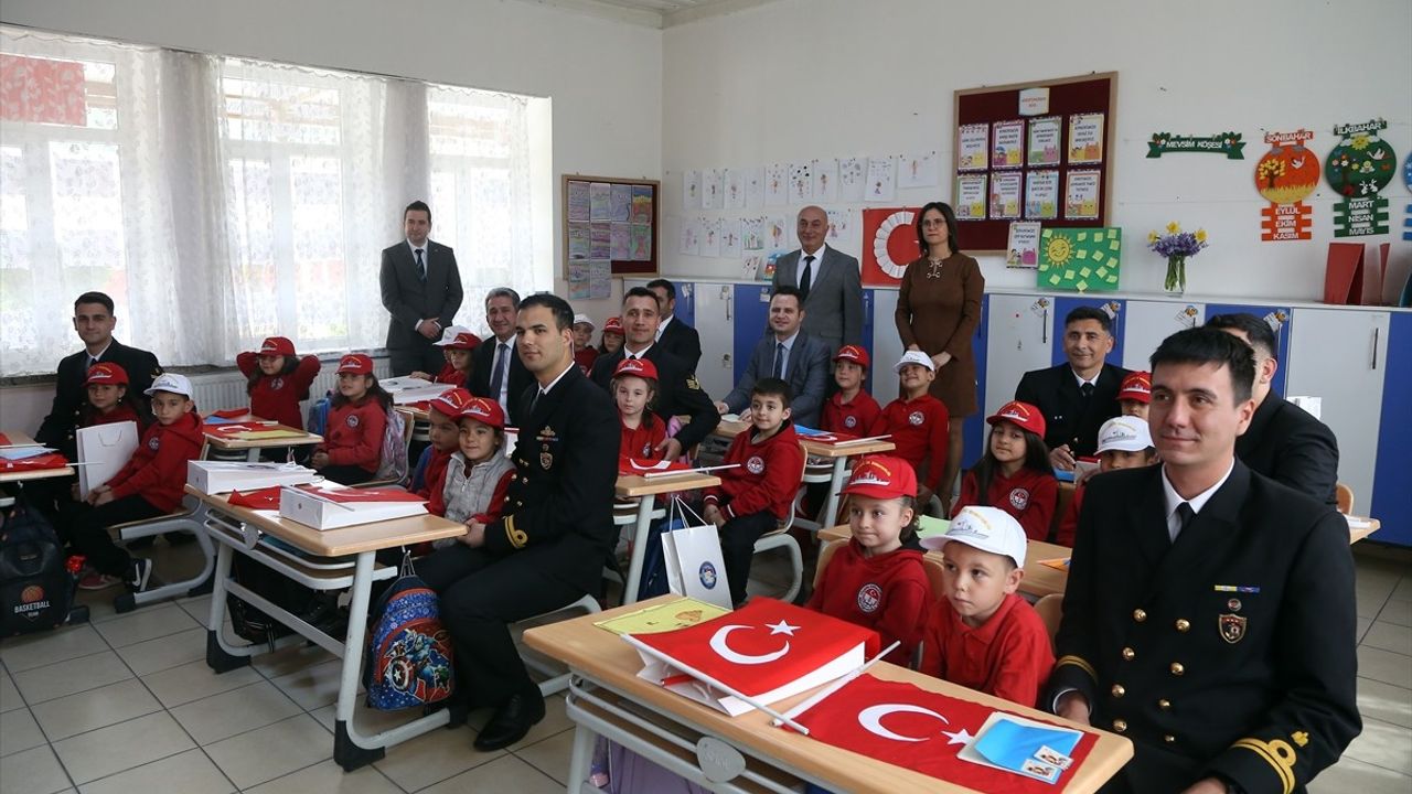 Miniklerin İlk Mektubu Askerlere