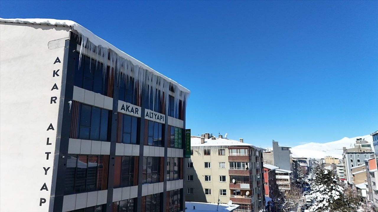 Muş ve Bitlis'te Soğuk Hava ve Sis Etkili