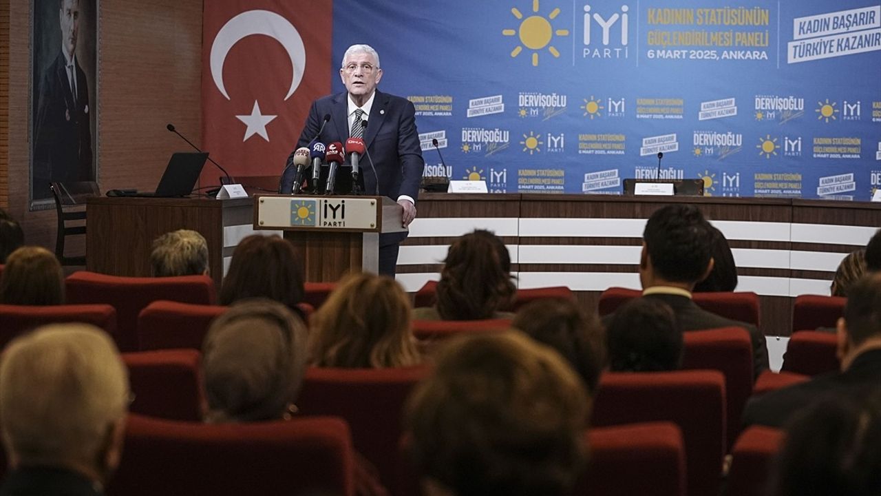 Müsavat Dervişoğlu'ndan Kadınların Güçlenmesine Vurgu