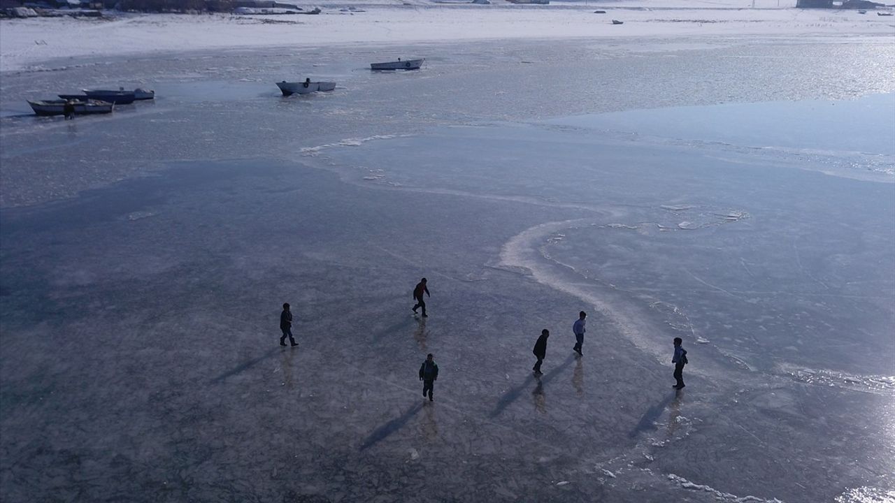Nazik Gölü'nde Kış Eğlencesi