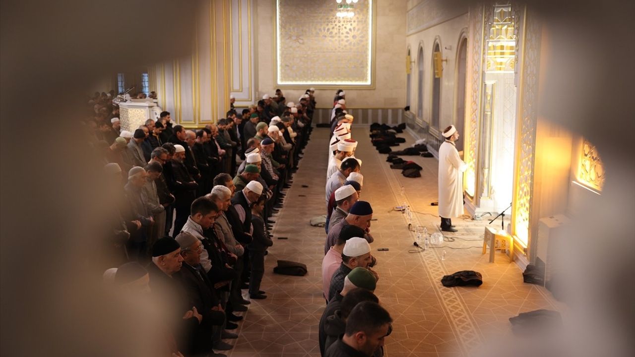 Nevşehir'de Enderun Usulüyle Teravih Namazı Kılındı