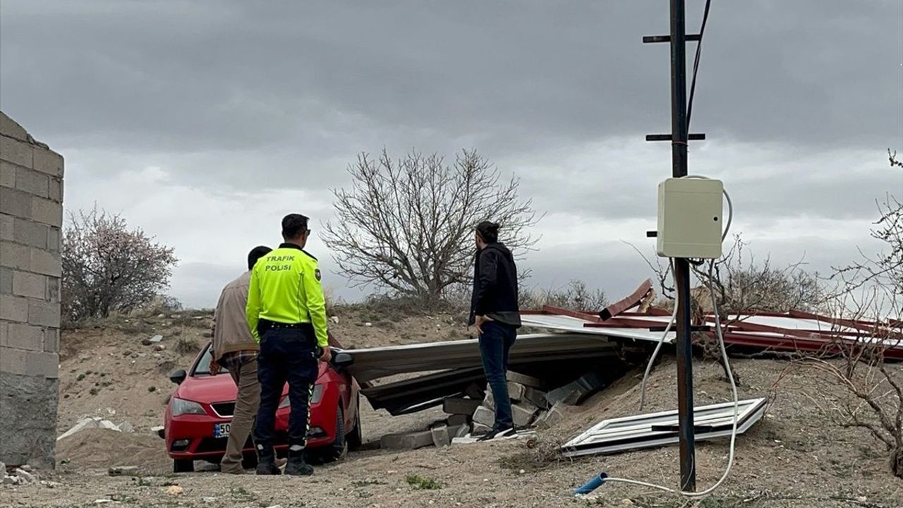 Nevşehir'de Rüzgarın Yıkıcı Gücü: İki Yaralı