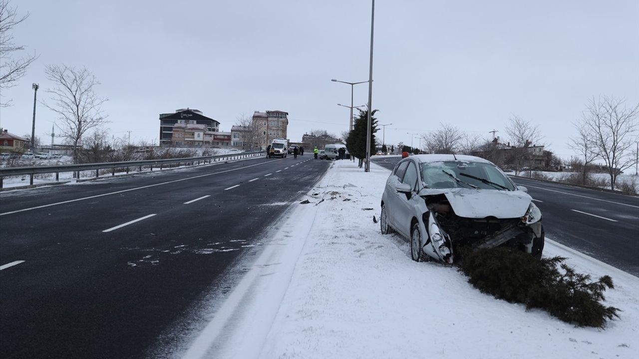 Nevşehir'de Zincirleme Trafik Kazası: 3 Yaralı