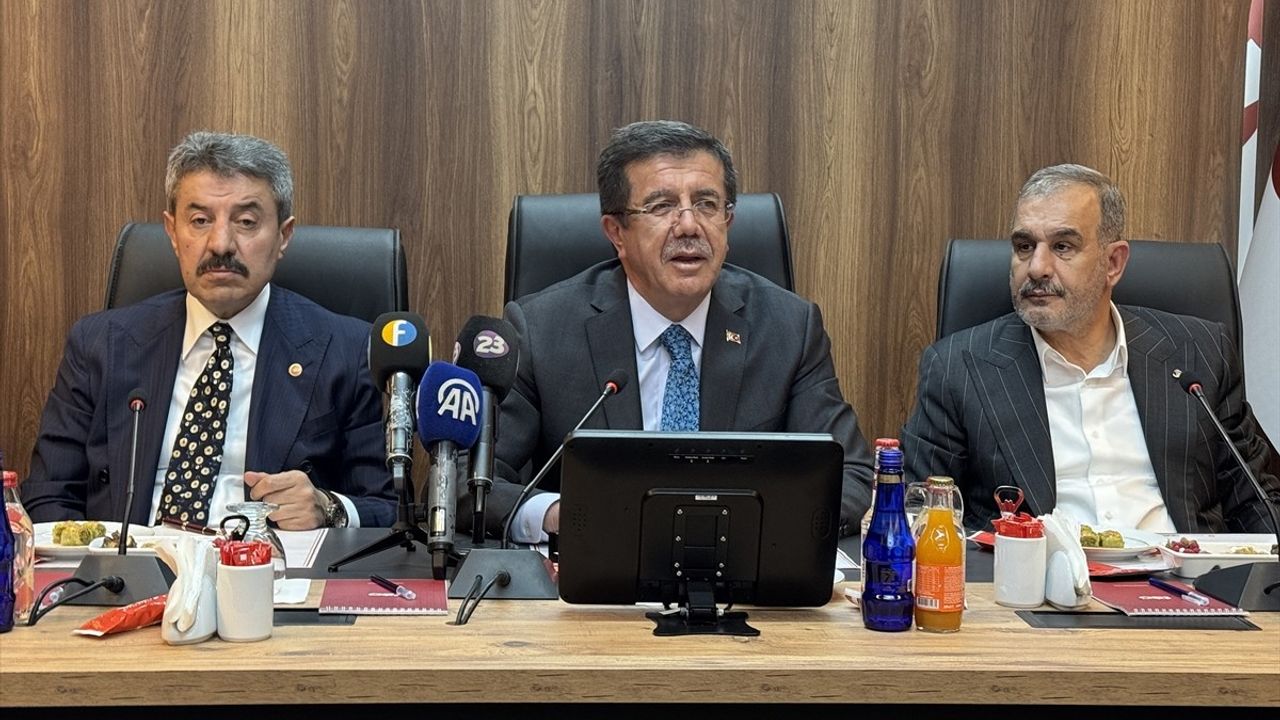 Nihat Zeybekci Elazığ'da İş İnsanları ile Toplandı