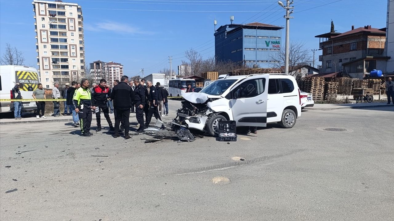 Ordu'da Öğrenci Servisi ile Hafif Ticari Araç Çarpıştı