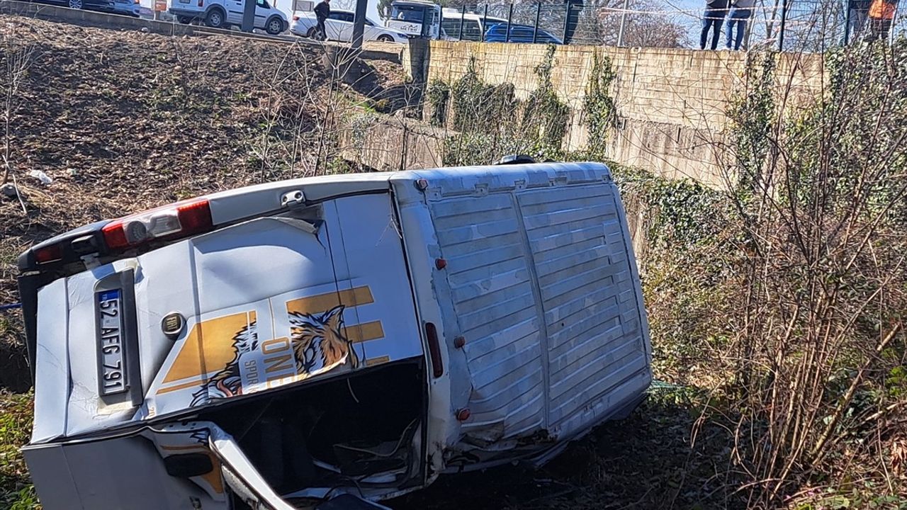 Ordu'da Trafik Kazası: 6'sı Çocuk 8 Yaralı