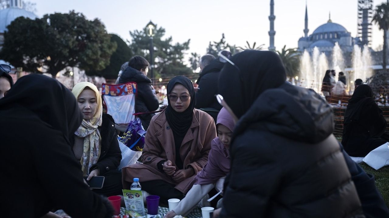 Oruç Baba Türbesi'nde Ramazan Coşkusu: İlk İftar
