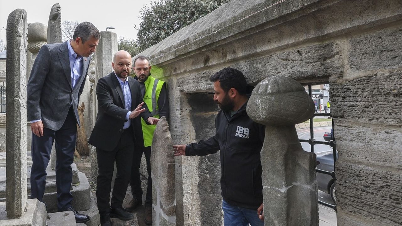 Özgür Özel'in Şehzadebaşı Camisi Ziyareti ve İBB İle İlgili Açıklamaları