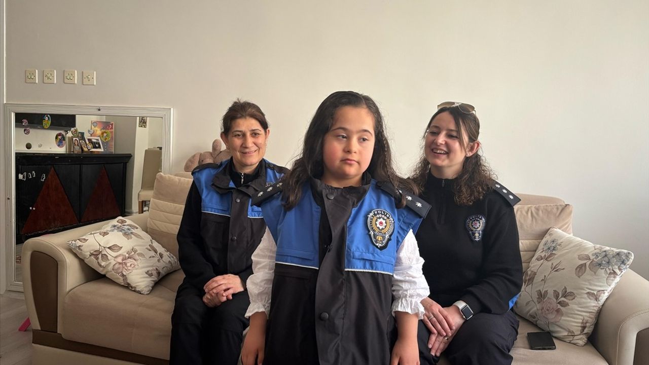Polislerden Down Sendromlu Defne'ye Doğum Günü Sürprizi