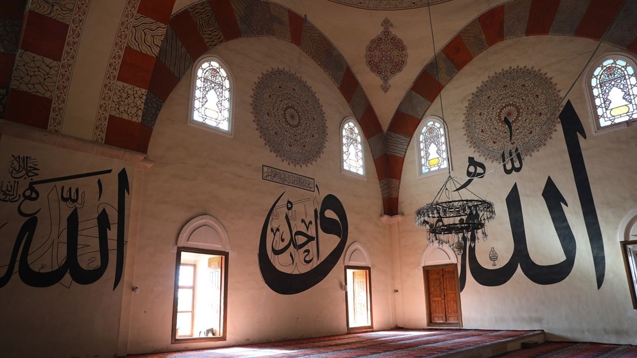 Ramazan'da Eski Cami'de Ziyaretçi Artışı