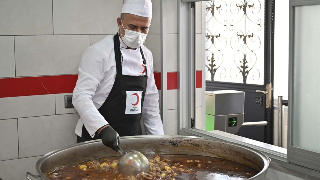 Ramazan'da Kızılay'dan Sıcak Yemek Desteği