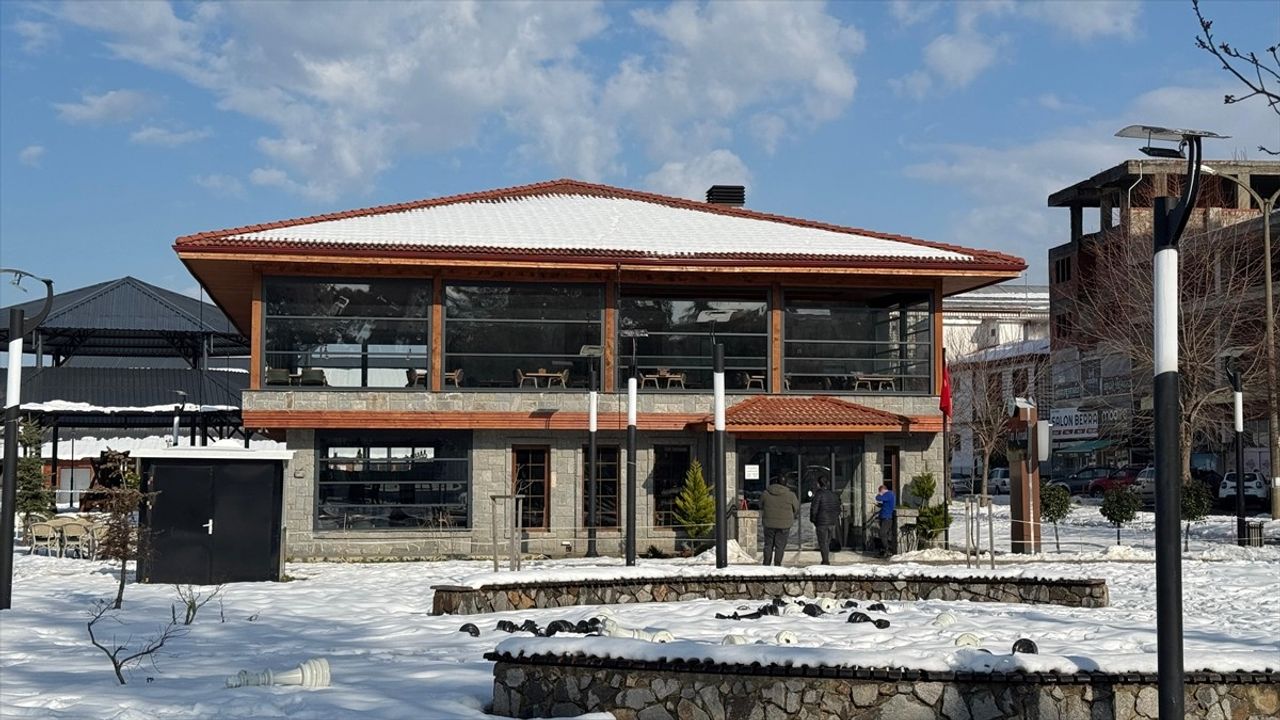 Rize'de Saldırı Olayı: Başkan Yardımcısı ve Kadın Kolları Başkanı Yaralandı
