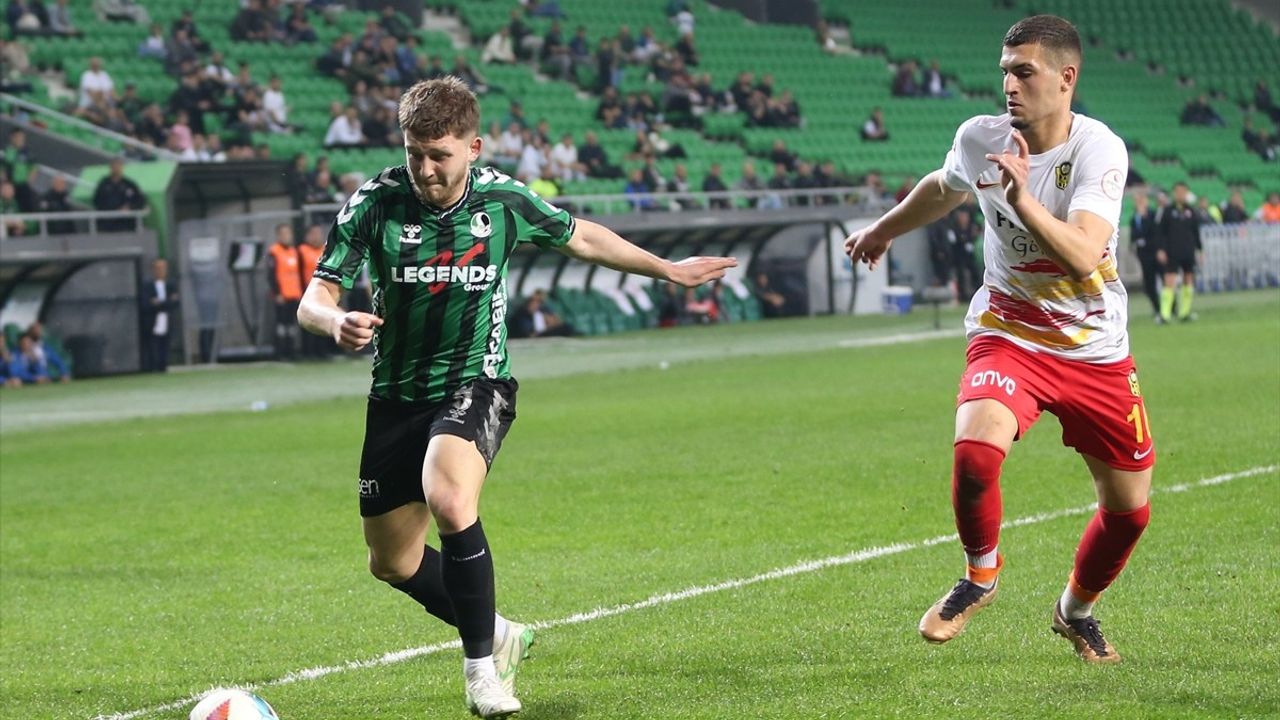 Sakaryaspor, Fitmens Gömlek Yeni Malatyaspor'u 5-0 Mağlup Etti