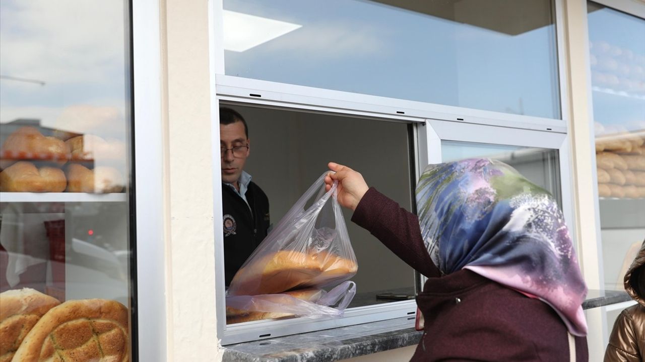 Samsun Büyükşehir Belediyesi Yeni Halk Ekmek Noktaları Açtı